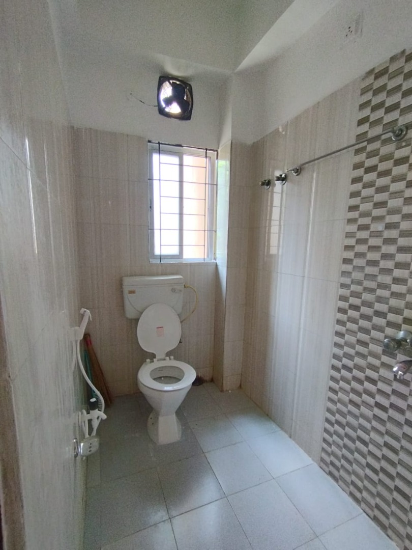 Unfurnished 3bhk in Vinayak Path, Mula Gabharu Path, Kahilipara, Guwahati, Assam, India for Rent